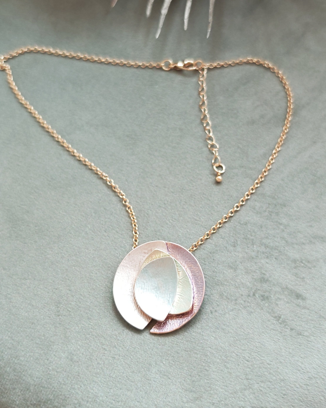 Колие с медальон