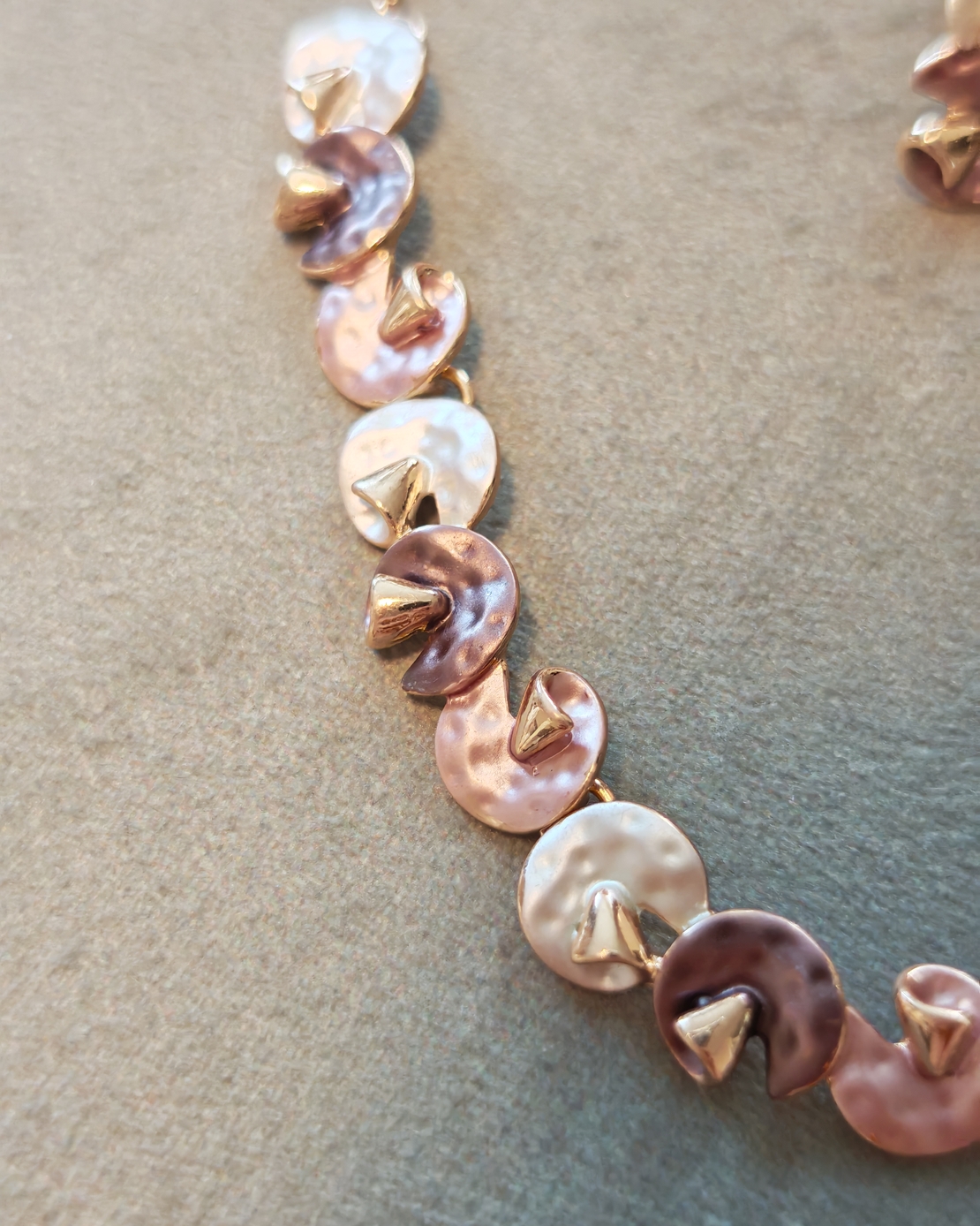 Дамска колиета