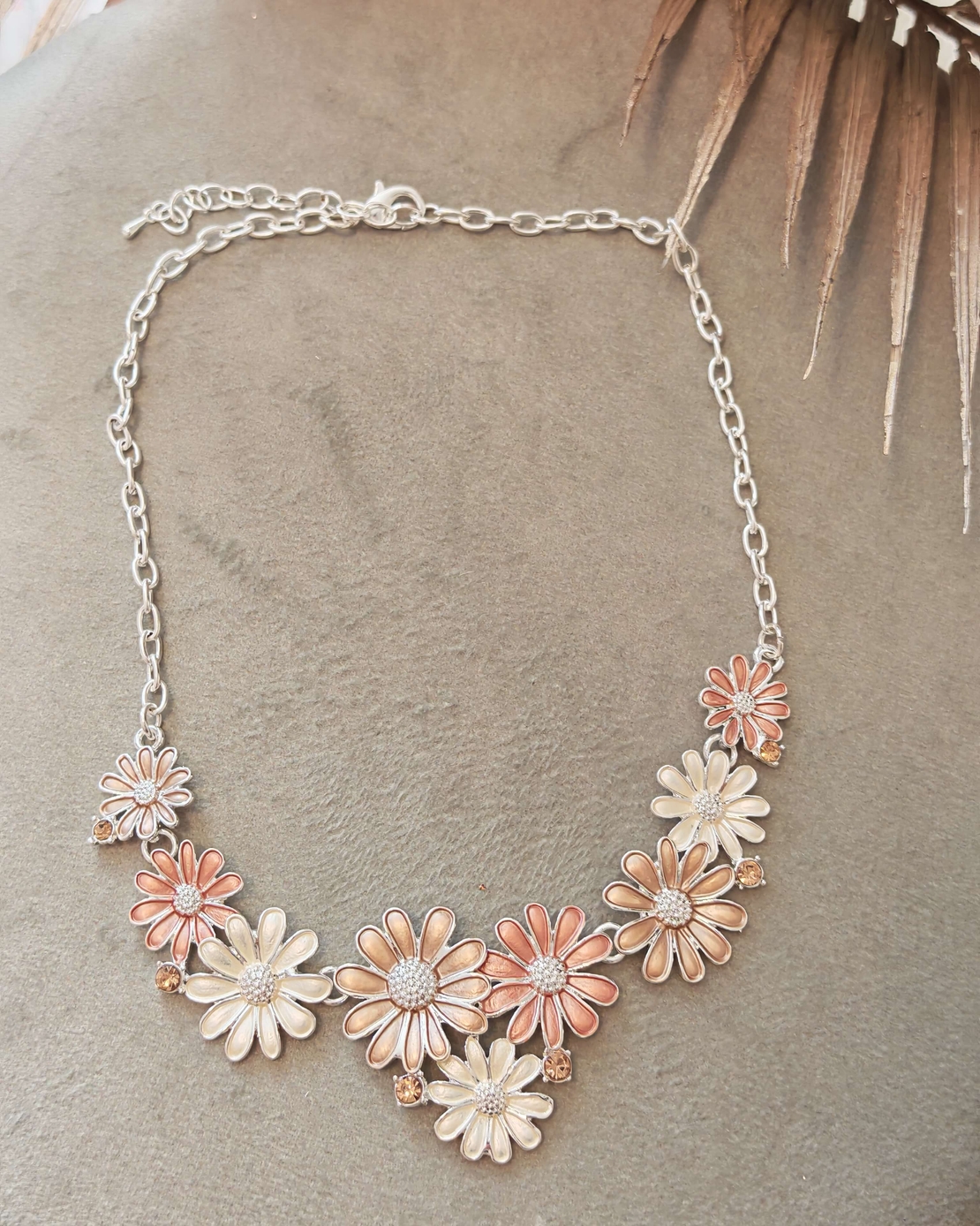 Дамско колие