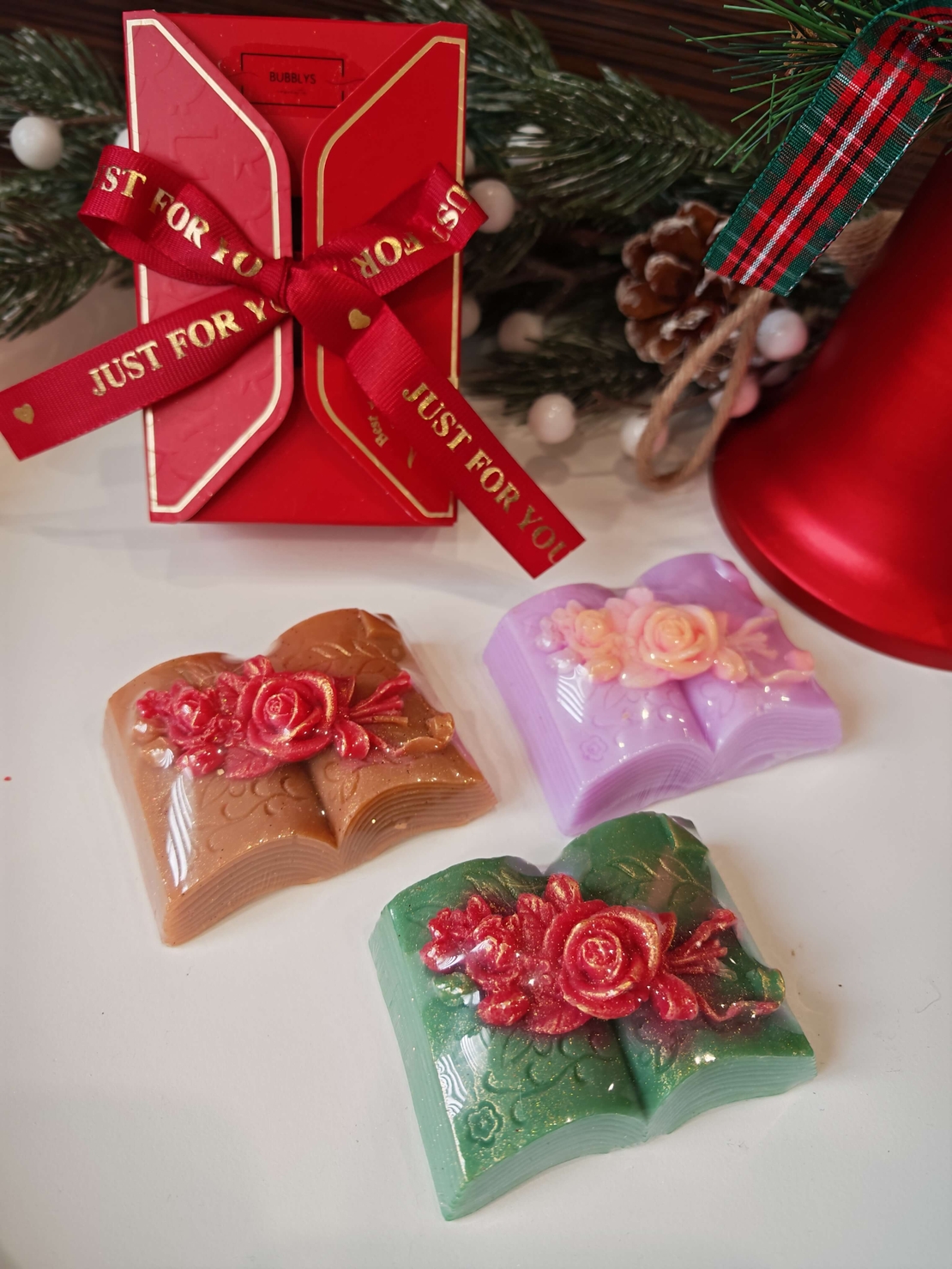 Книга с роза