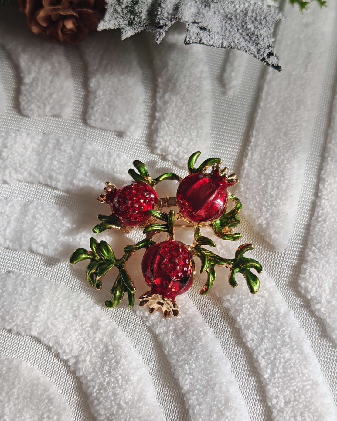 Брошка клонка нар