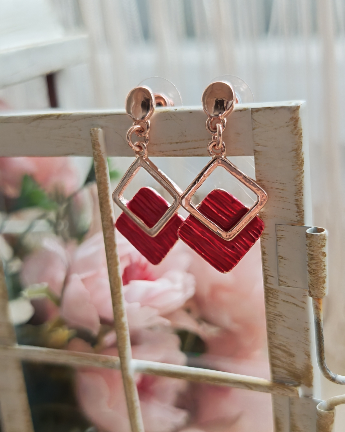 Дамска обици