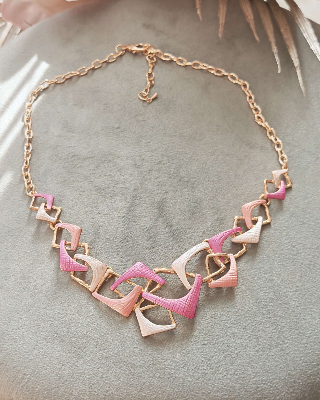 Дамско колие