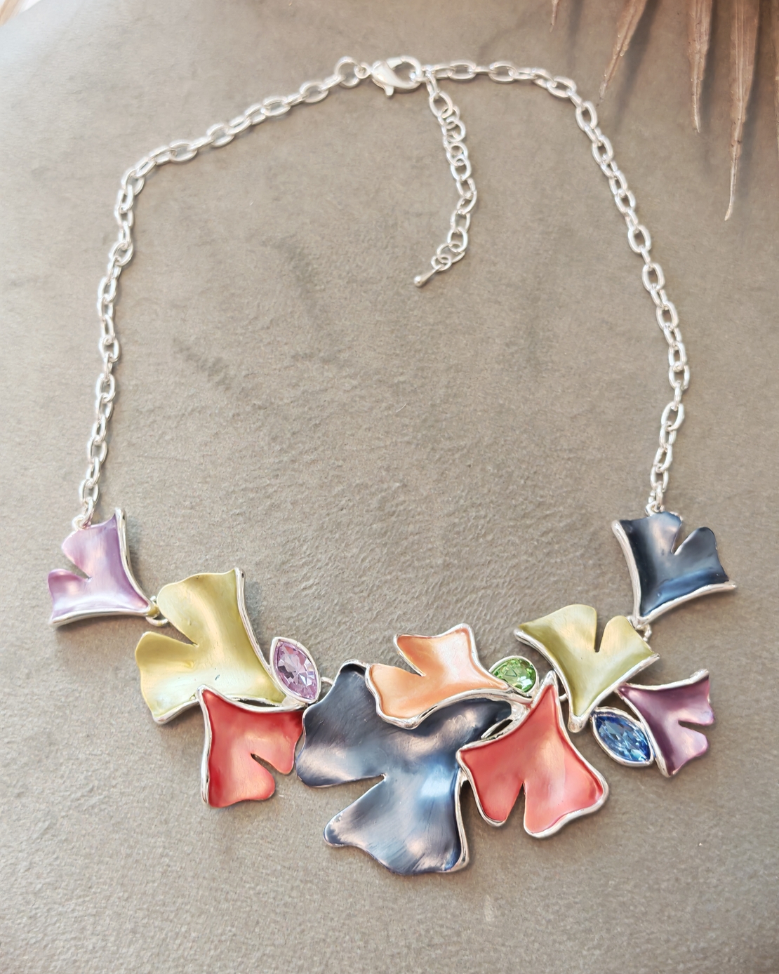 Дамско колие