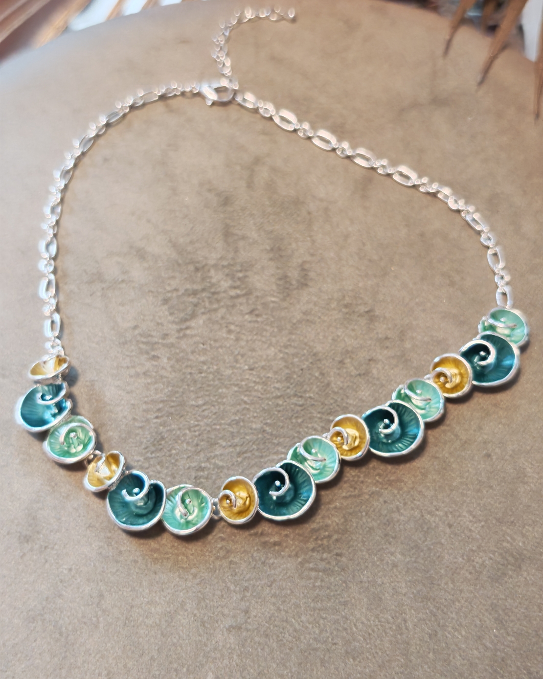 Дамско колие