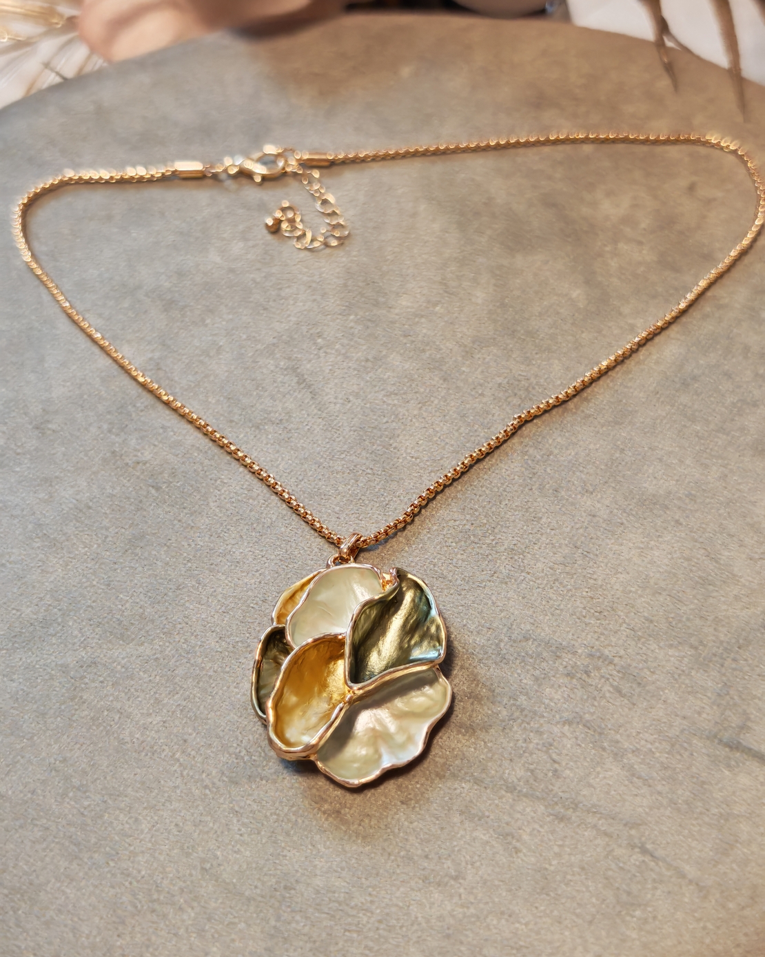 Колие с медальон