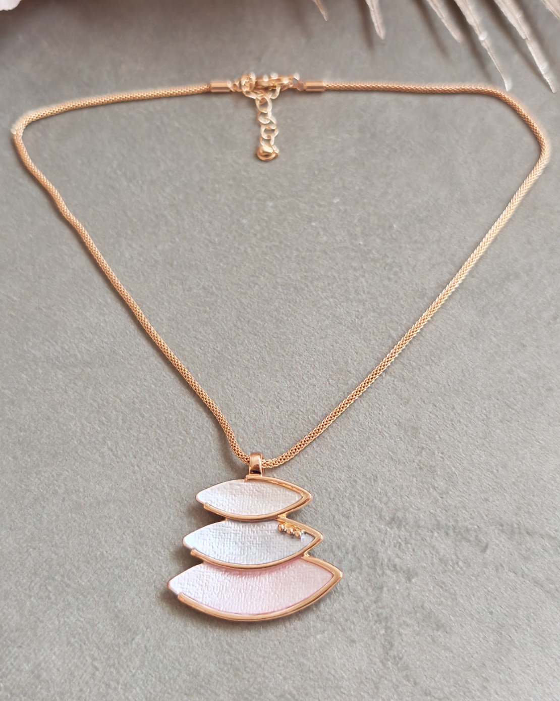 Колие с медальон