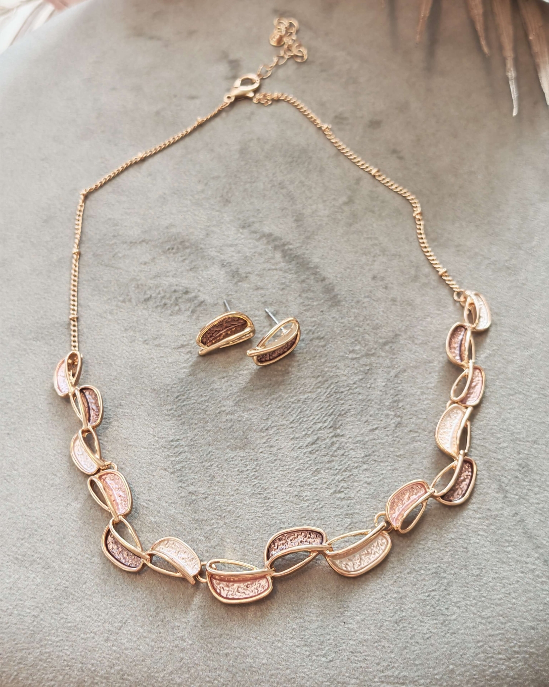 Дамска колиета