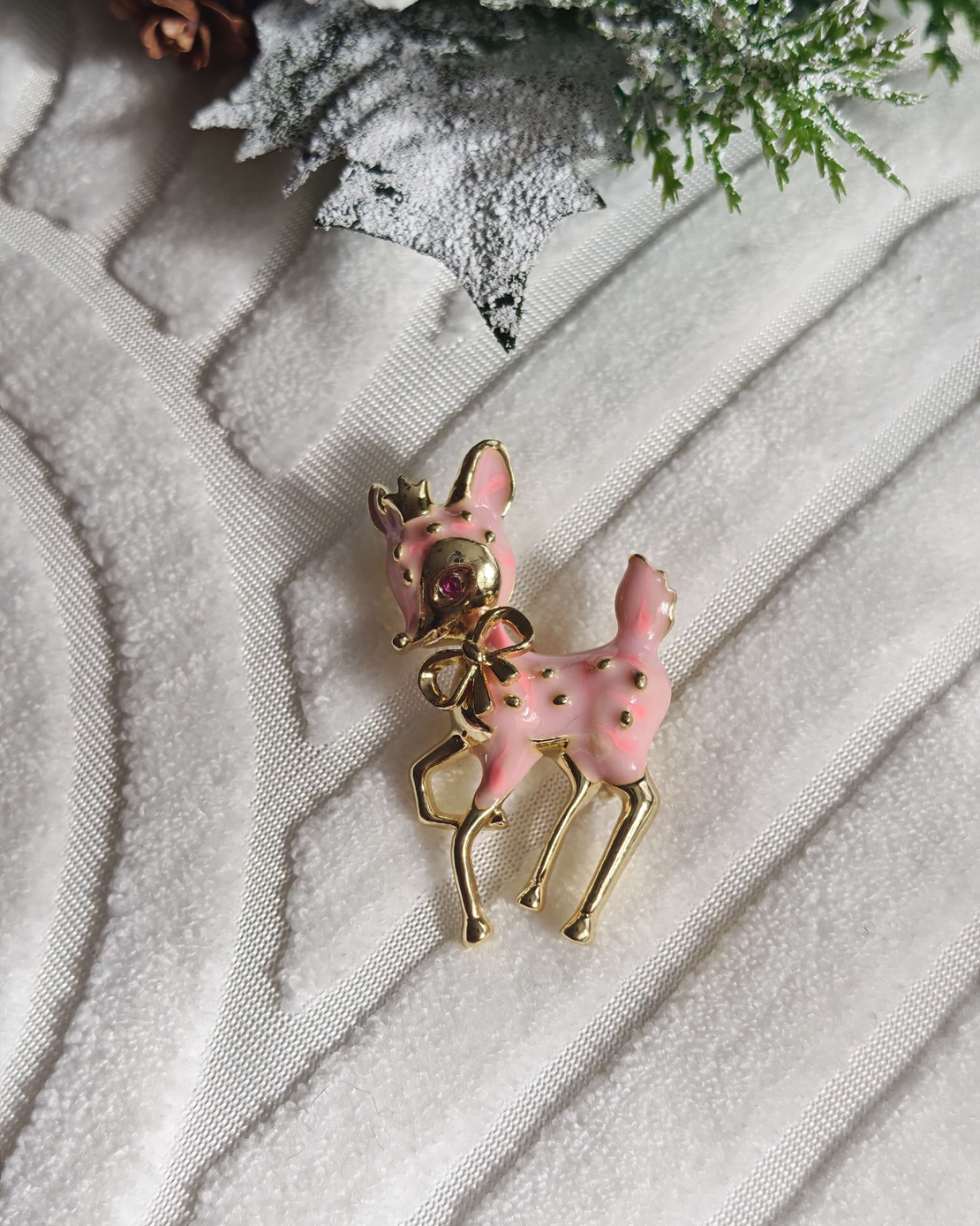 Брошка розова сърничка