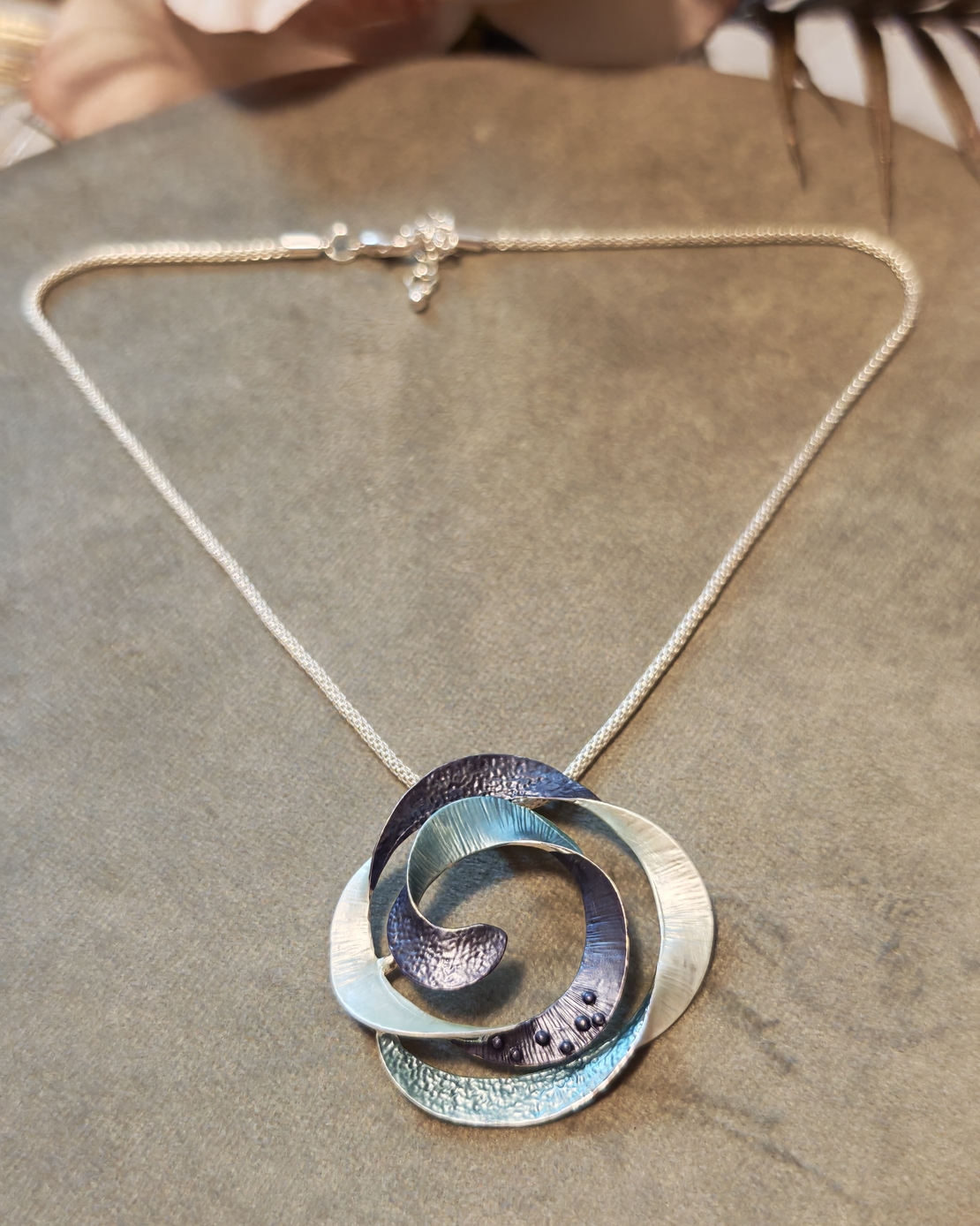 Колие с медальон