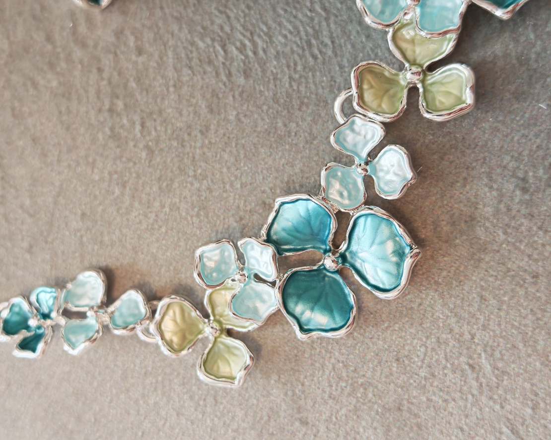 Дамско колие