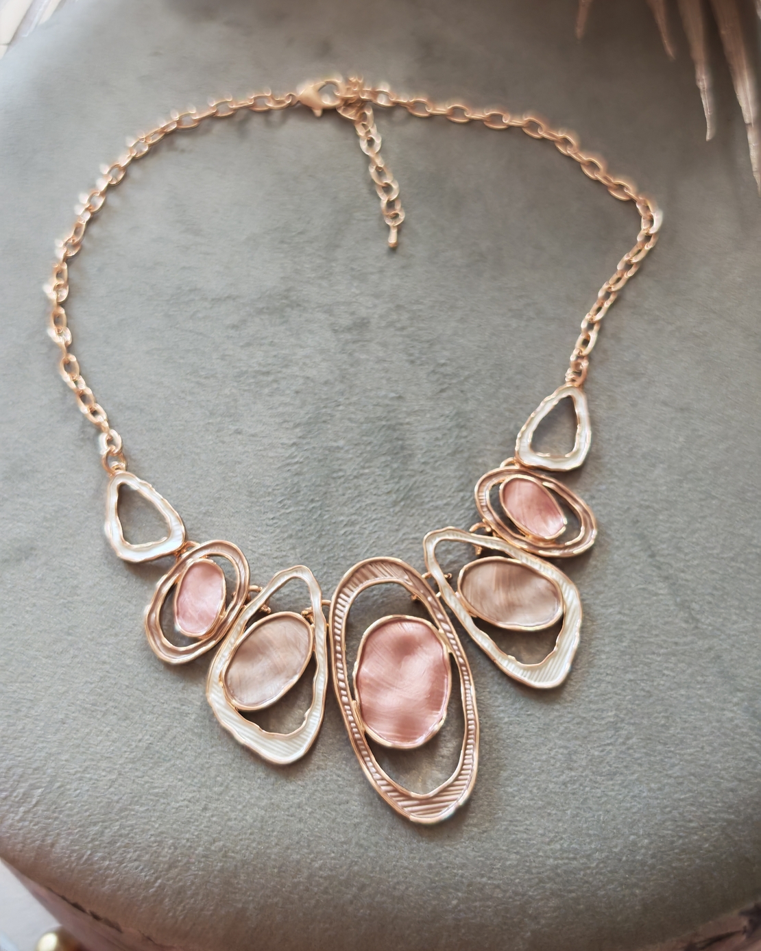 Дамска колиета