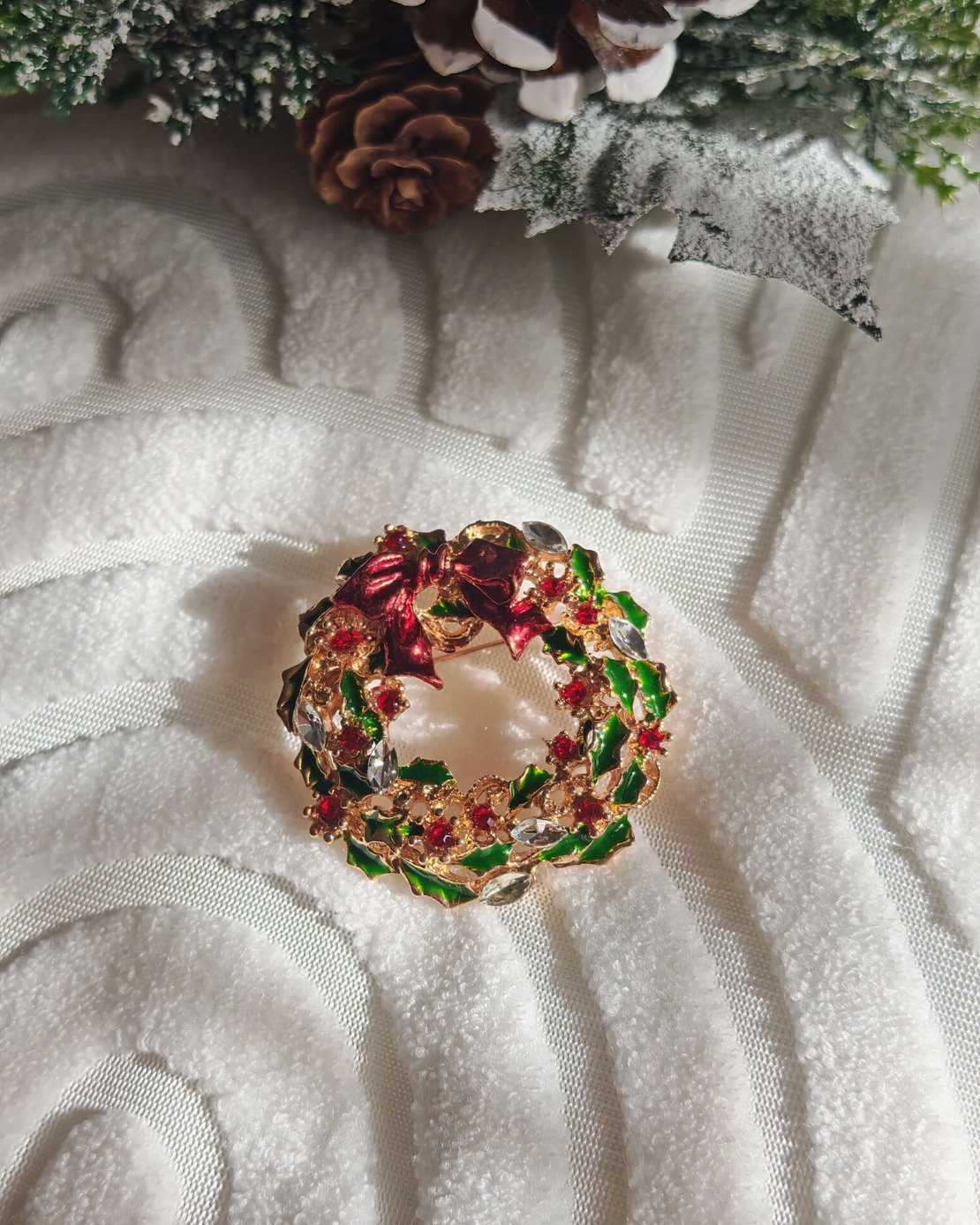 Брошка коледен венец