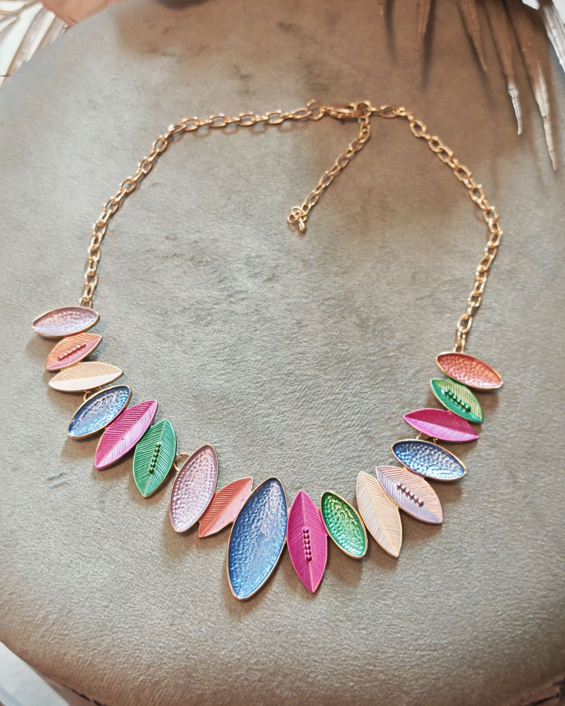 Дамска колиета