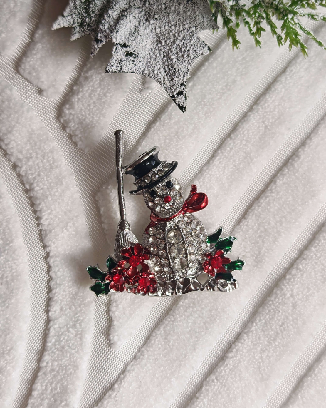 Брошка снежен човек