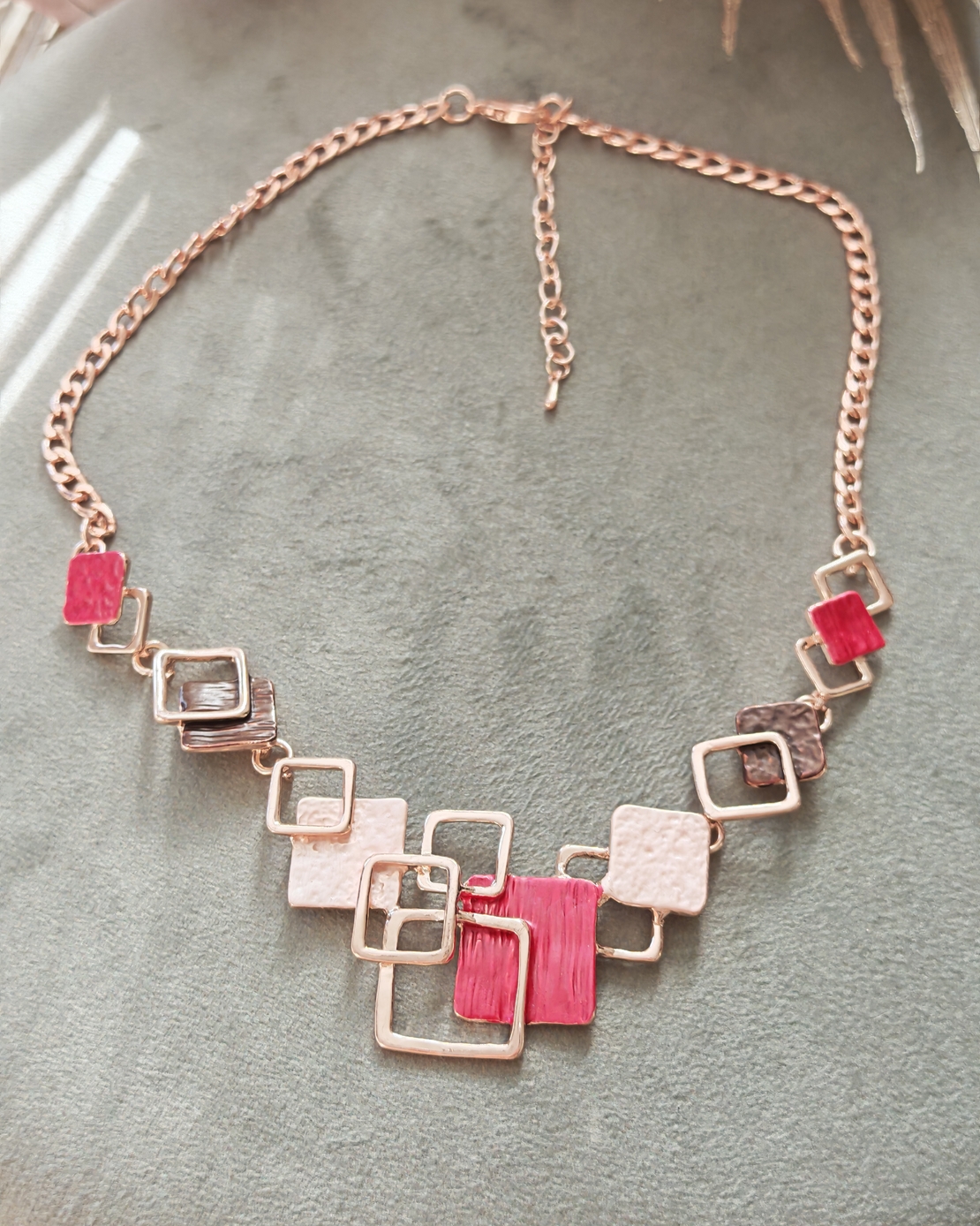 Дамска колиета