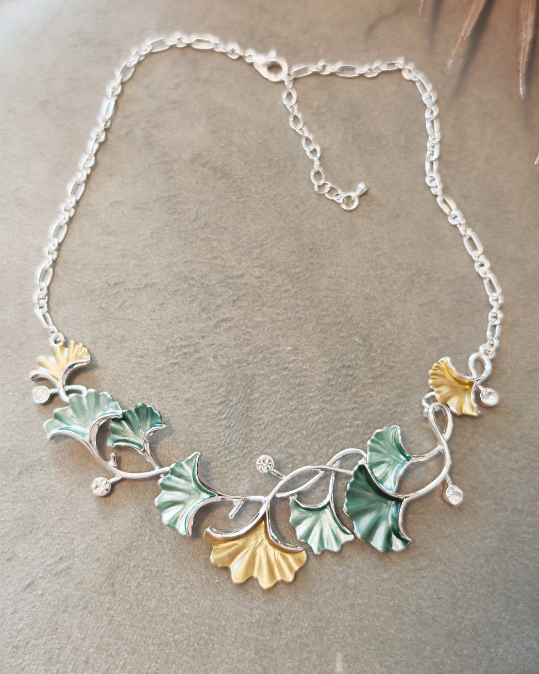 Дамски  колиета