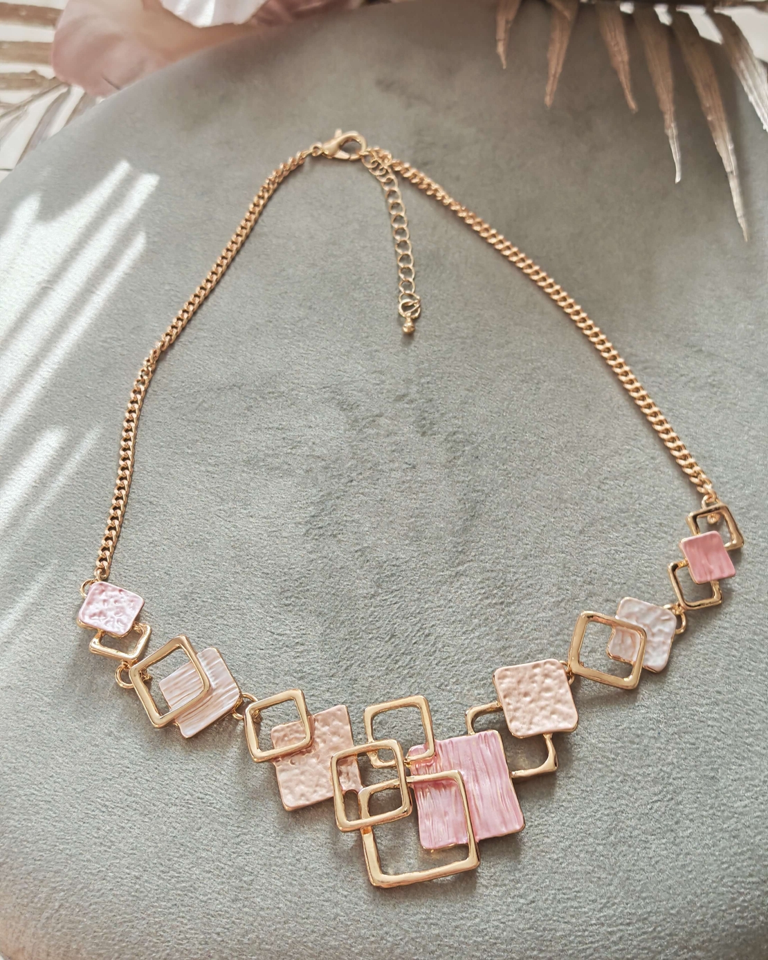 Дамско колие