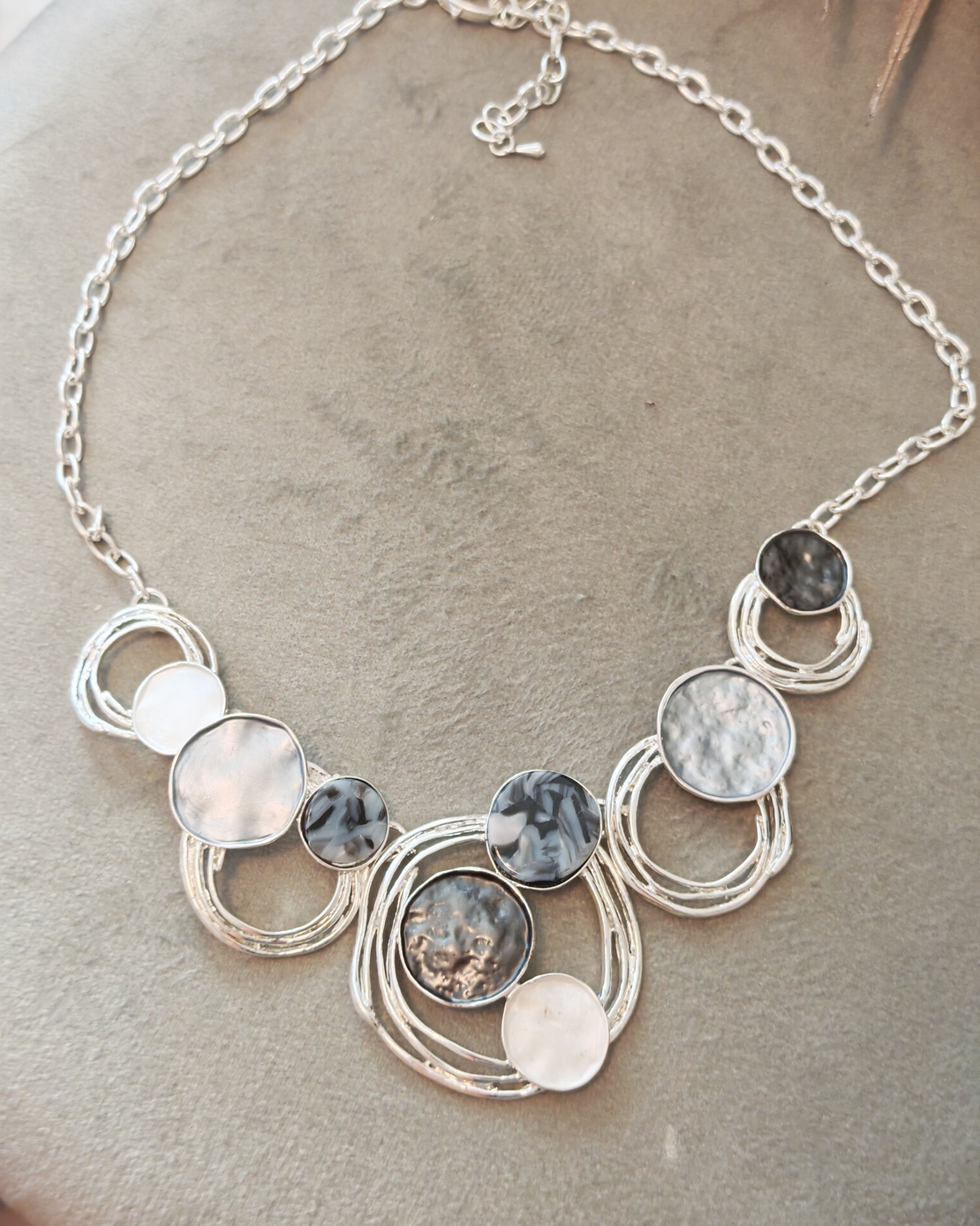 Дамско колие