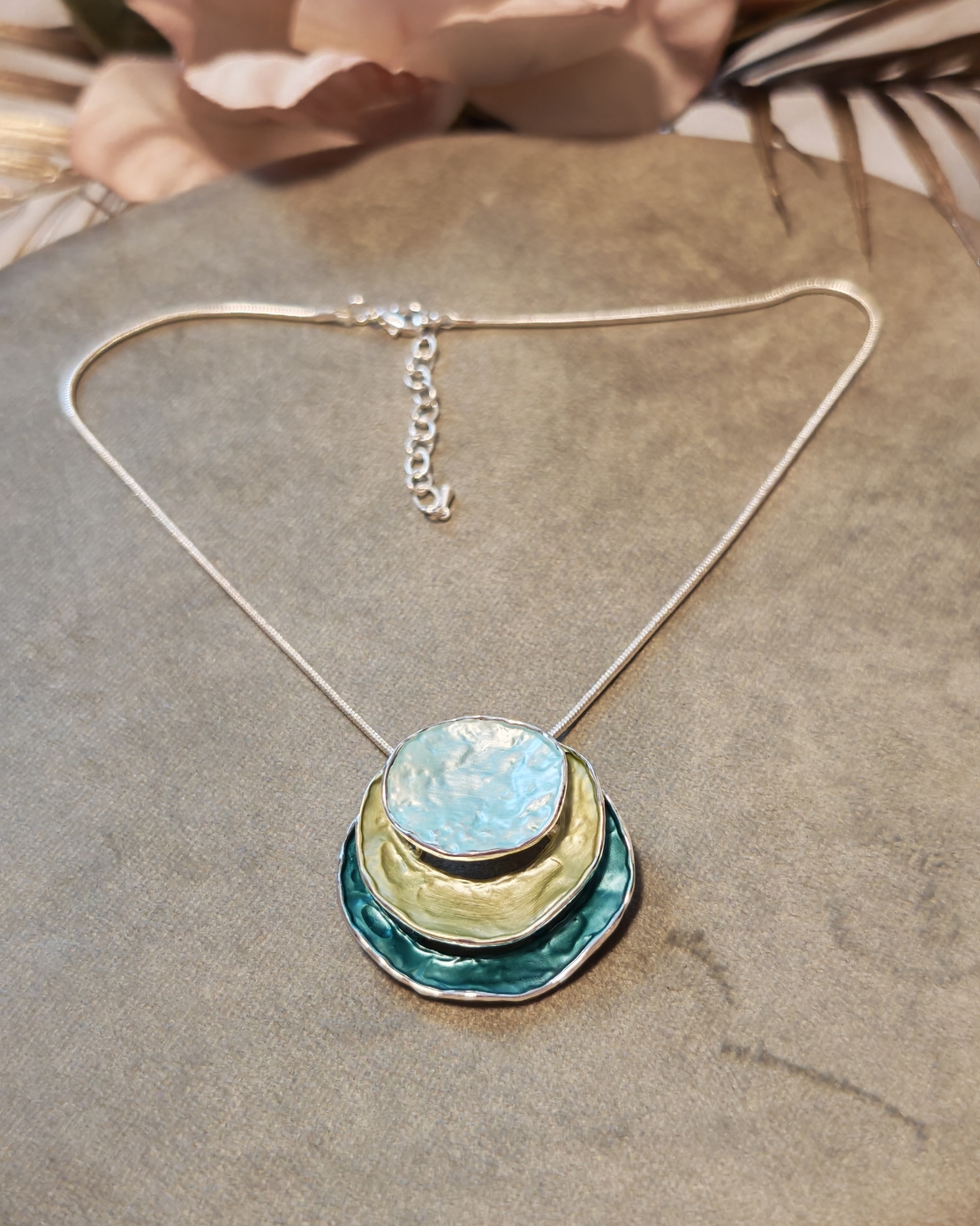 Колие с медальон