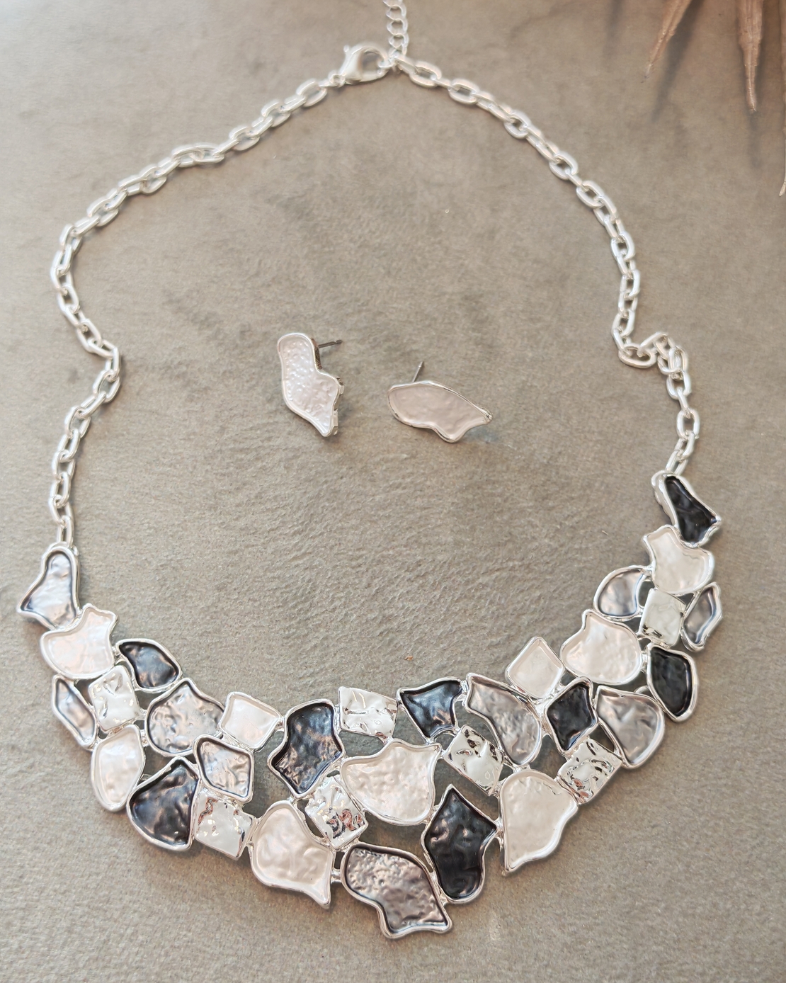 Дамско колие