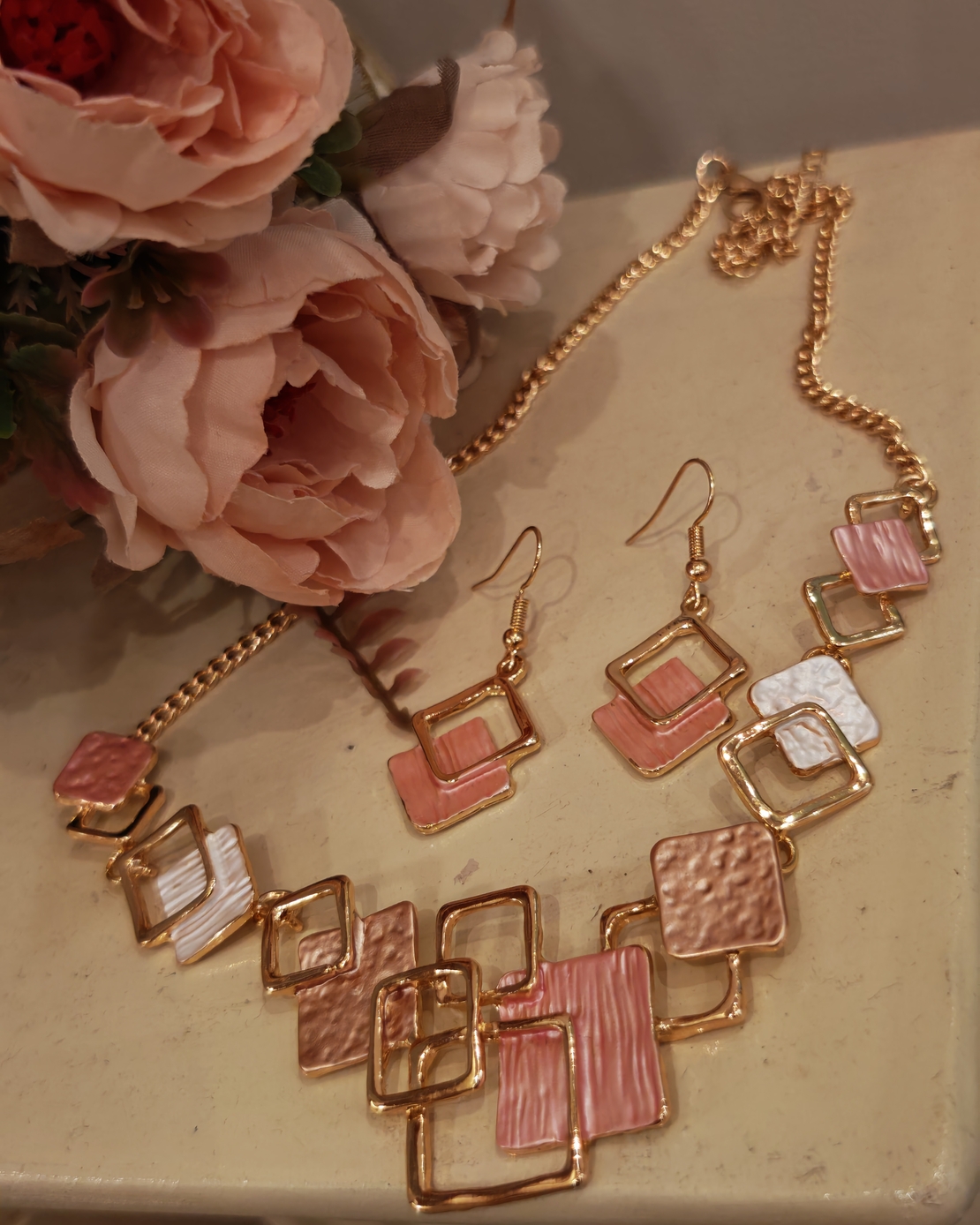 Дамско колие