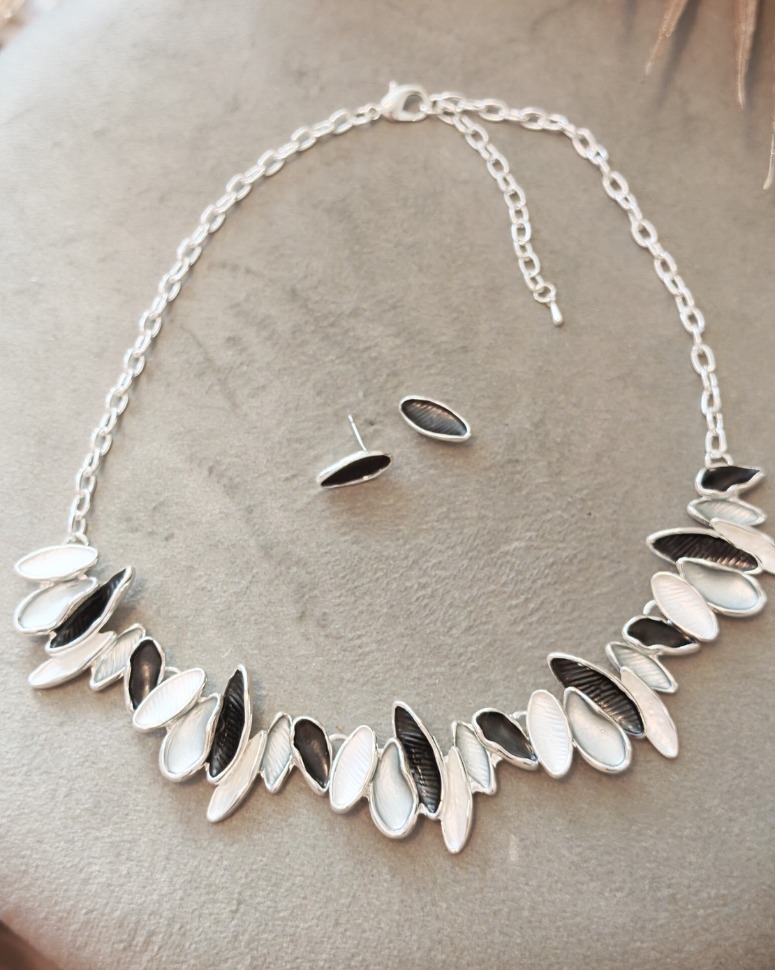 Дамско колие