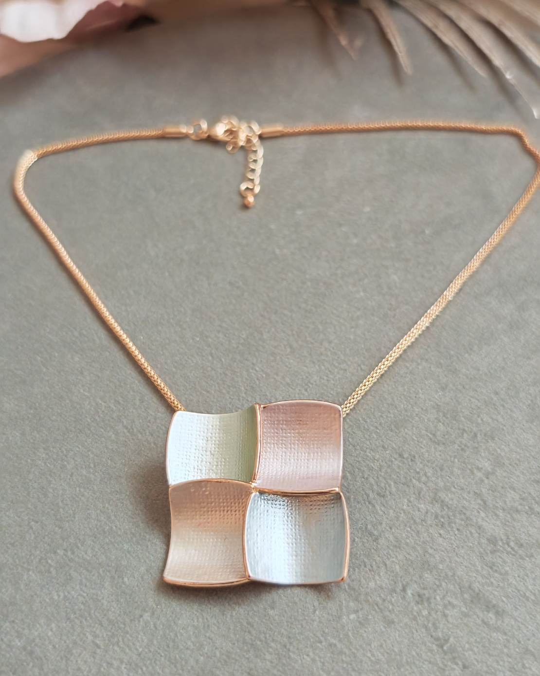 Колие с медальон