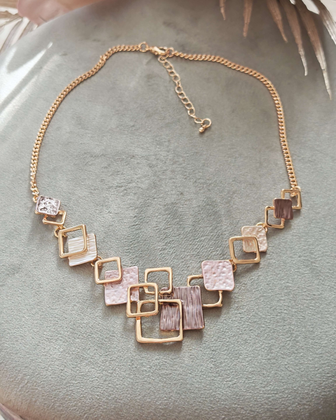 Дамска колиета