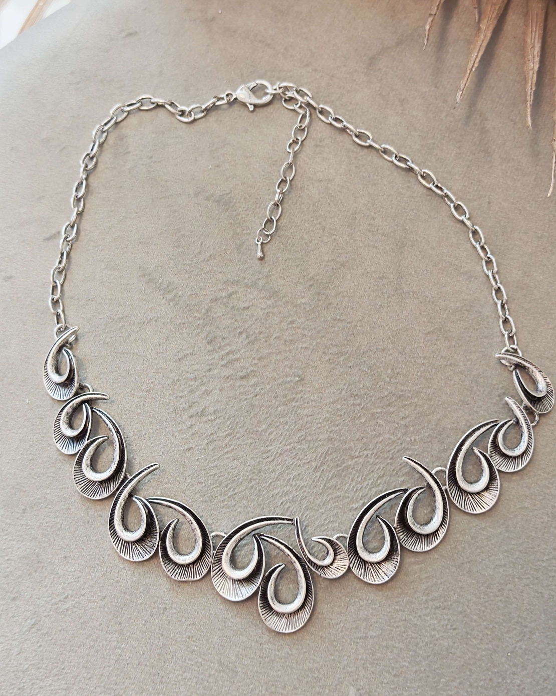 Дамско колие