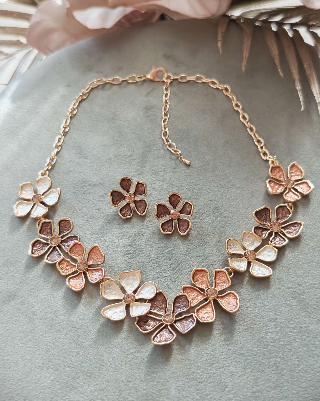 Дамска колиета