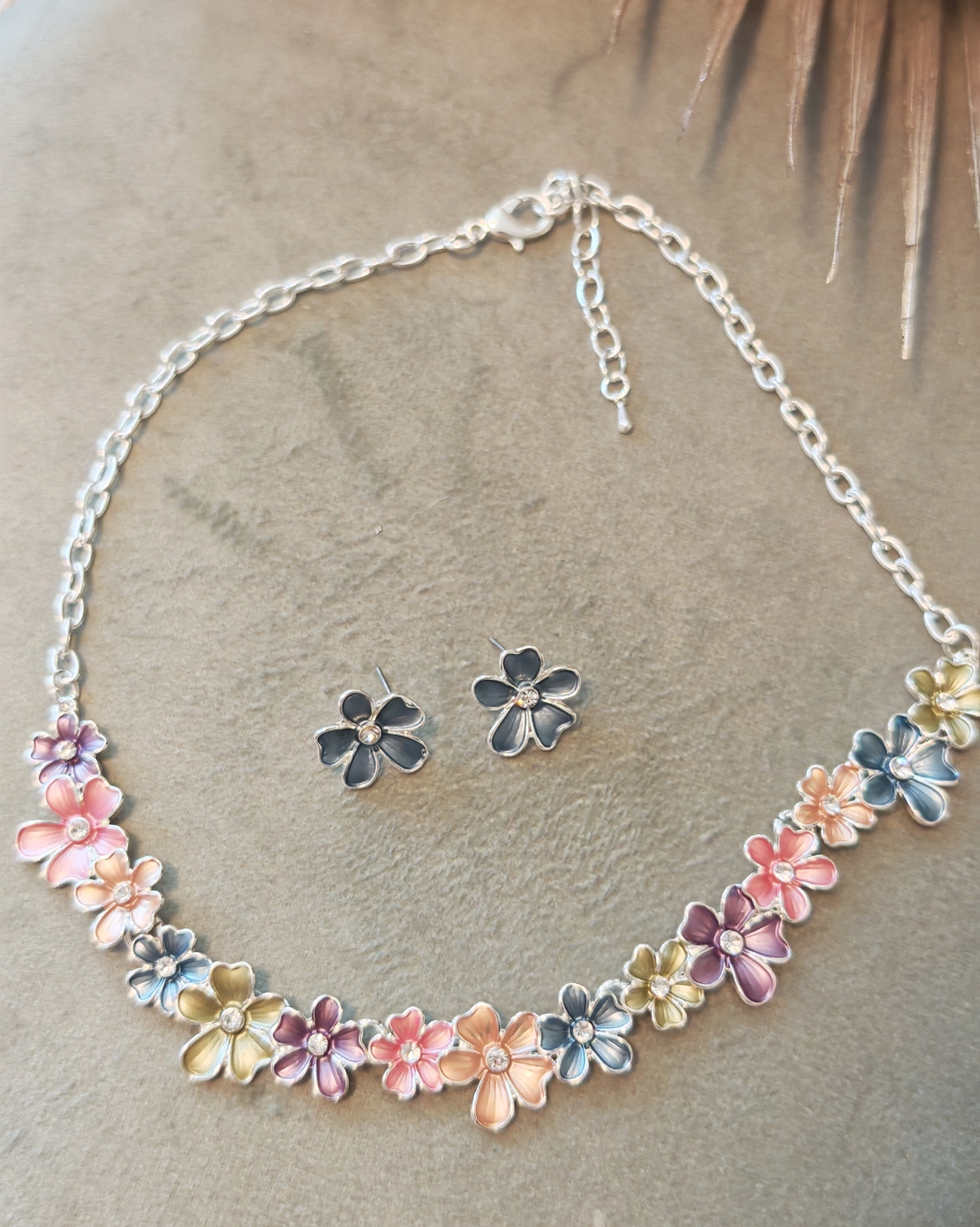 Дамско колие