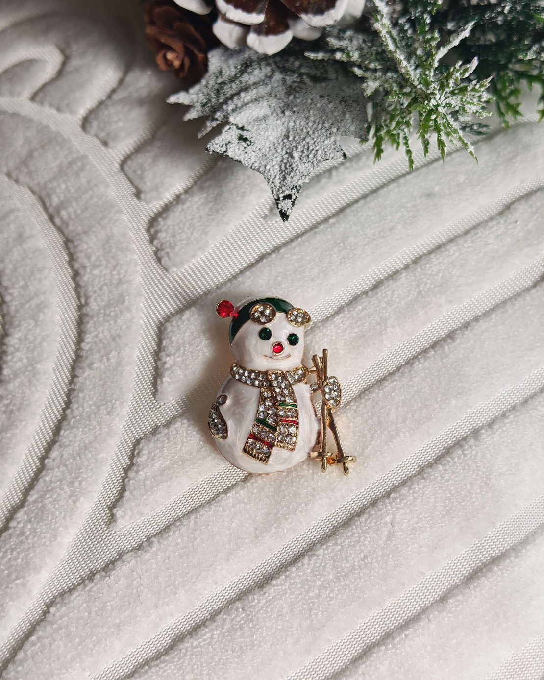 Брошка снежен човек