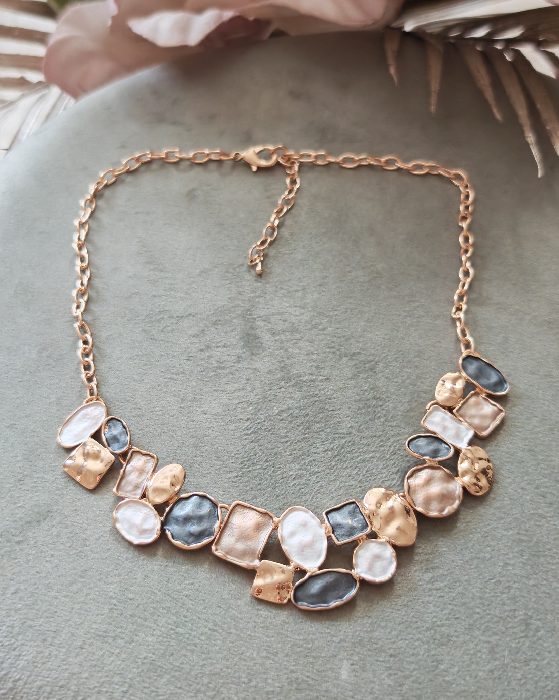 Дамска колиета