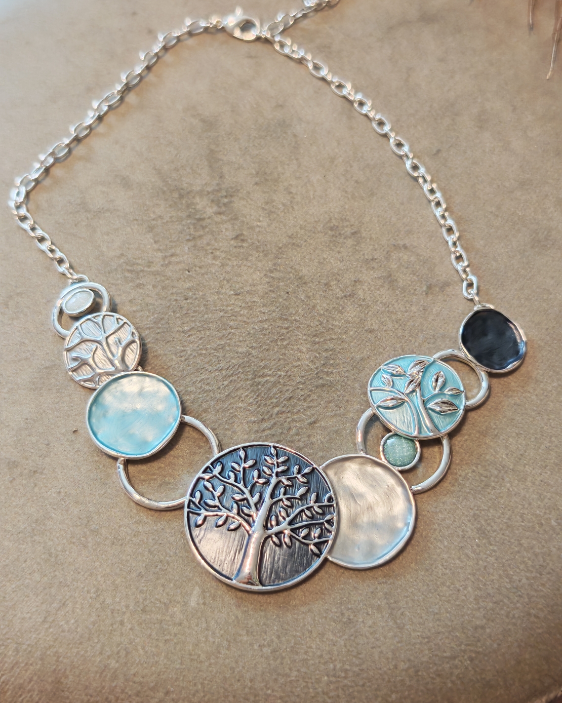 Дамско колие