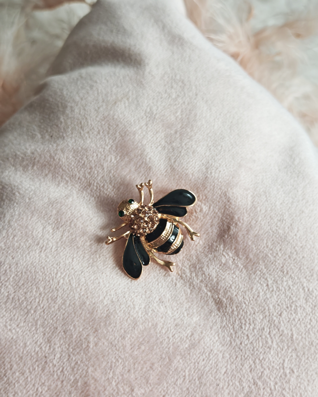 брошка пчела