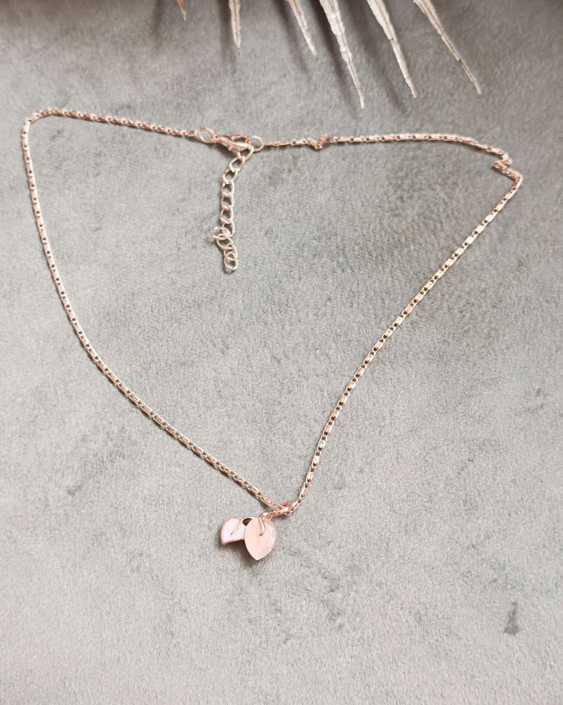 колие с малък медальон