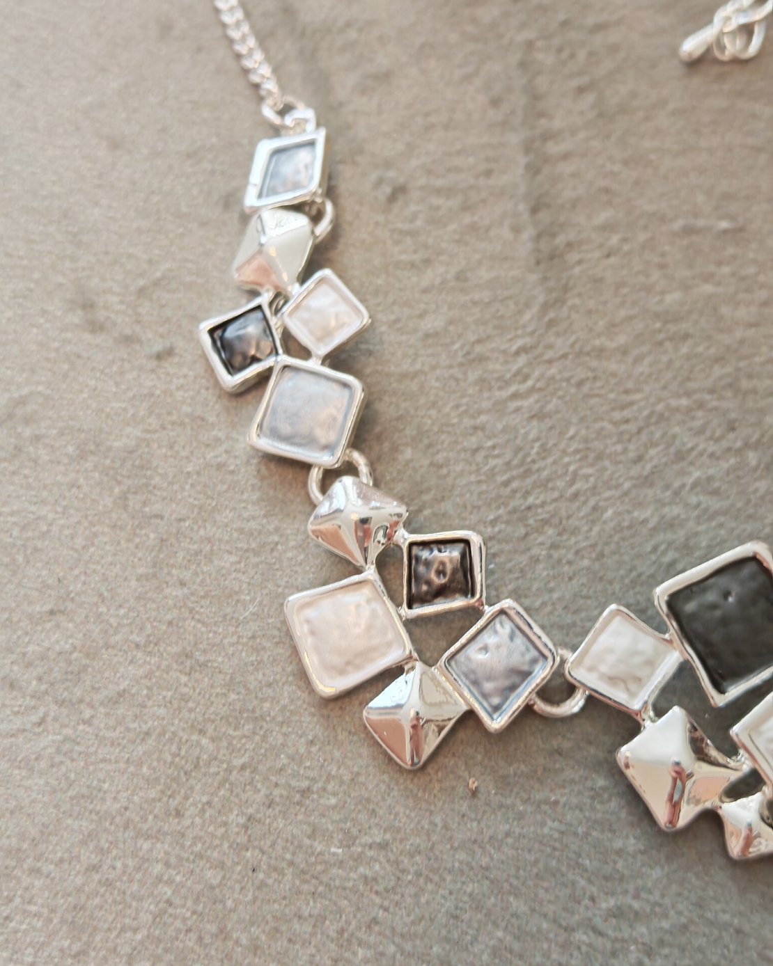 Дамско колие