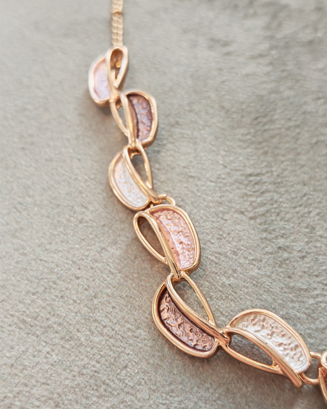 Дамска колиета