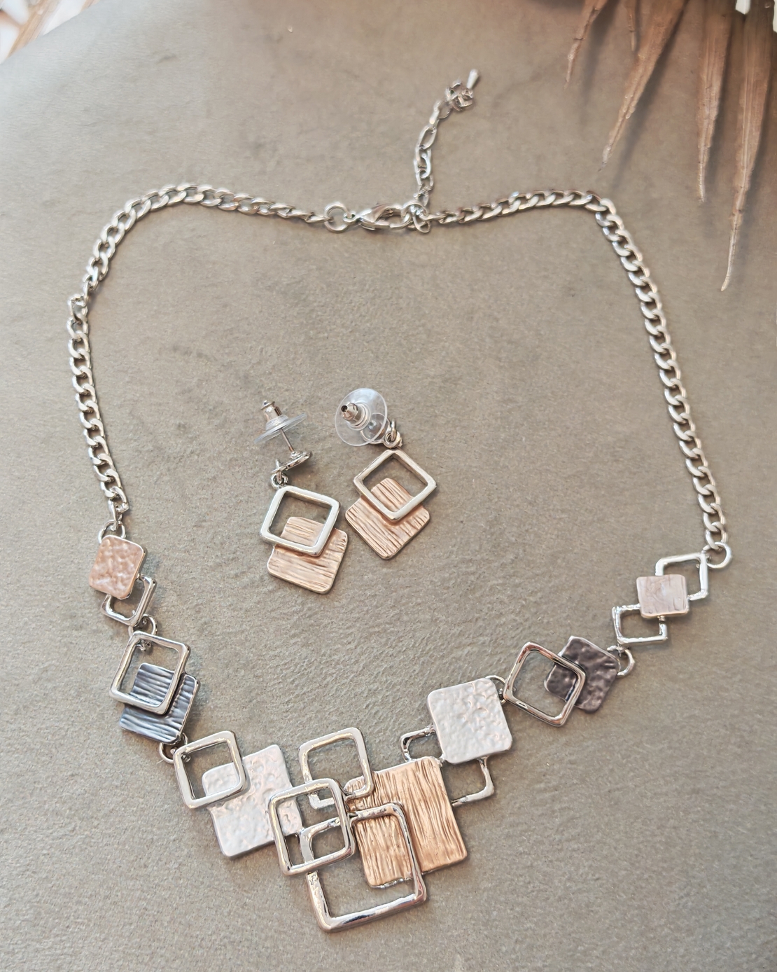 Дамско колие