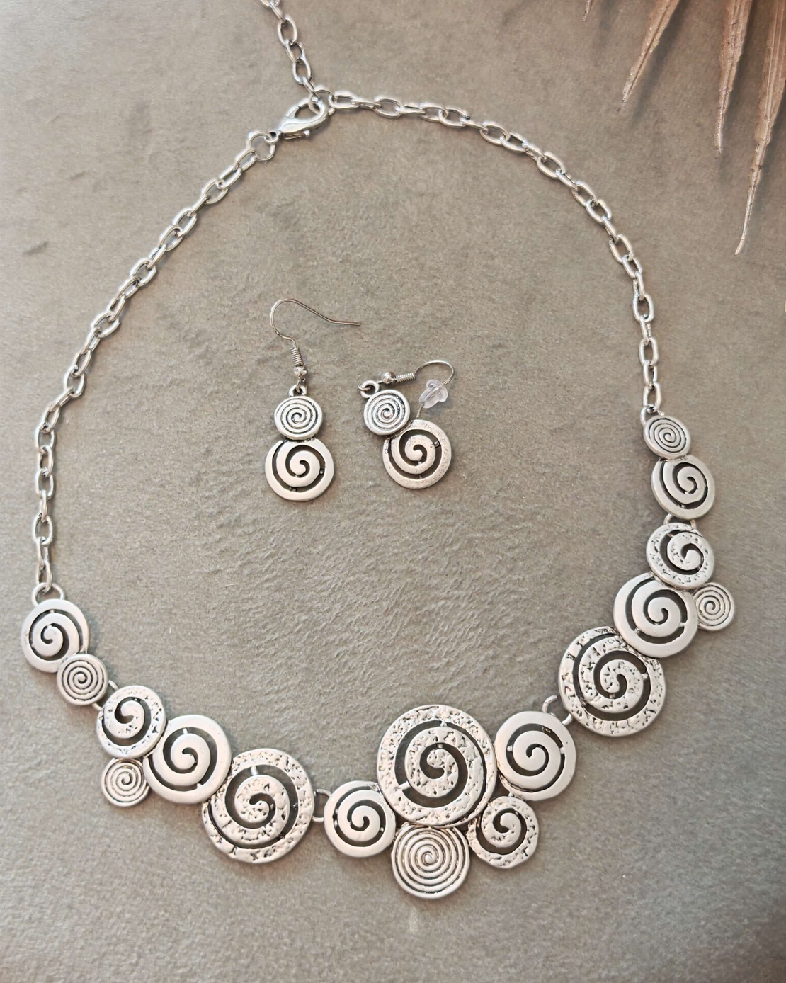 Дамско колие