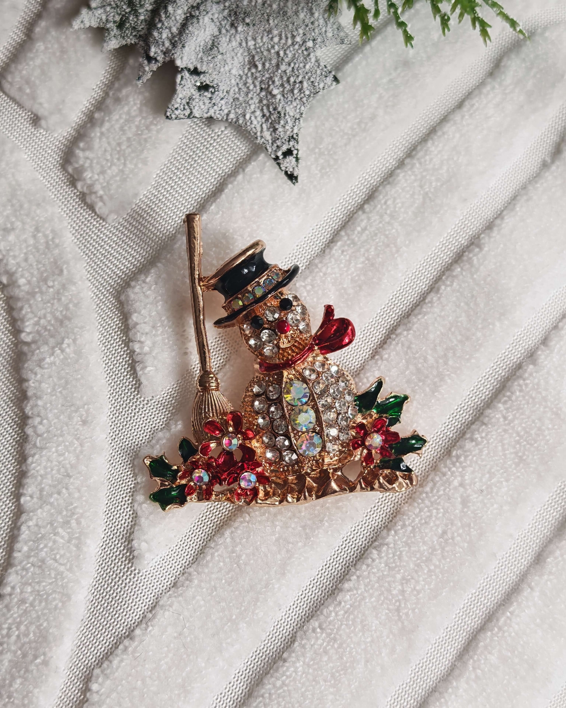 Брошка снеже човек