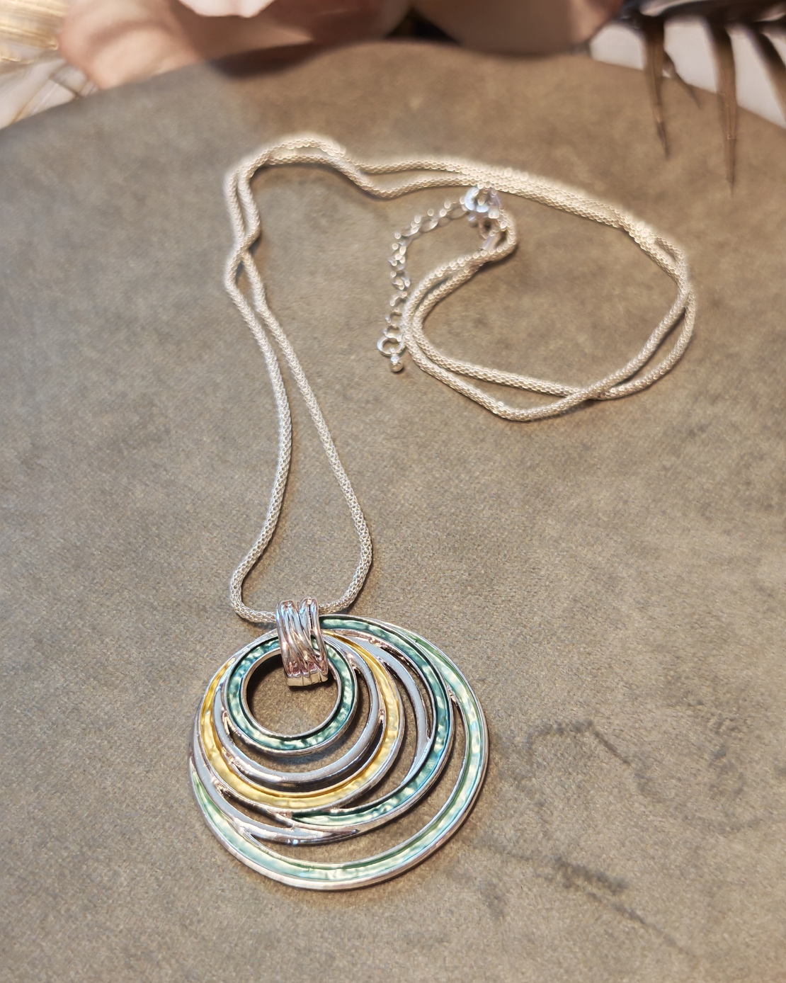 Колие с медальон