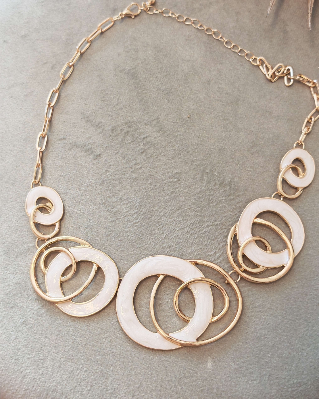 Дамско колие