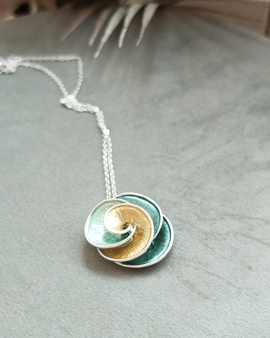 Колие с медальон