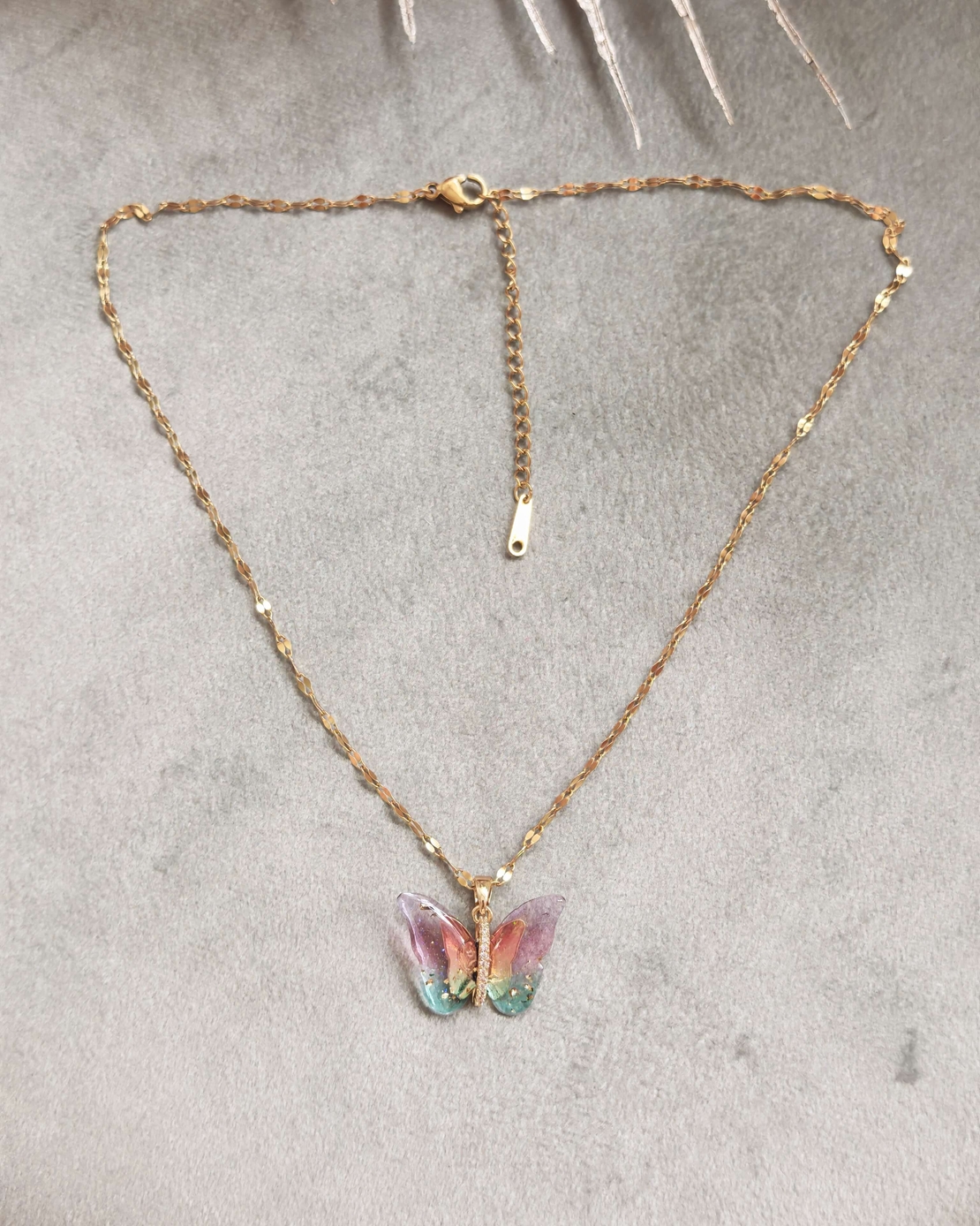 Дамски колиета пеперуда