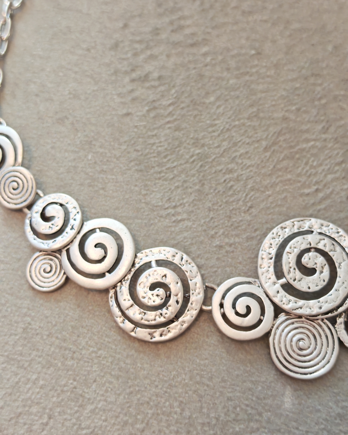 Дамско колие