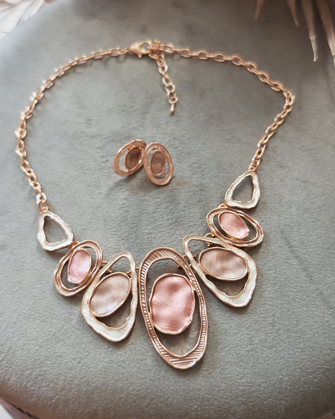 Дамска колиета