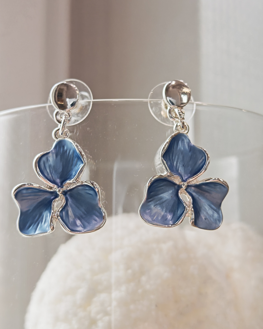 Дамски обици