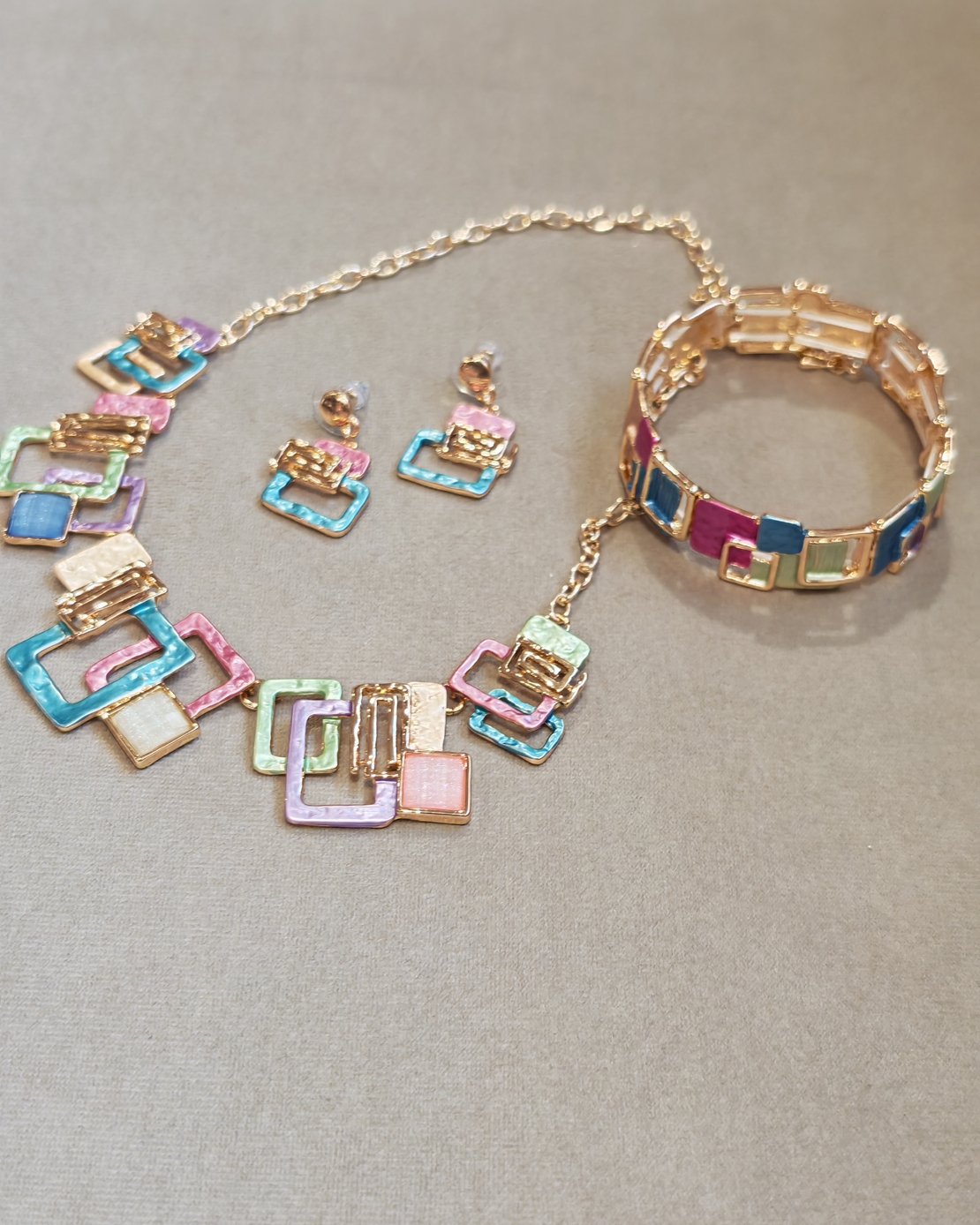 Дамско колие